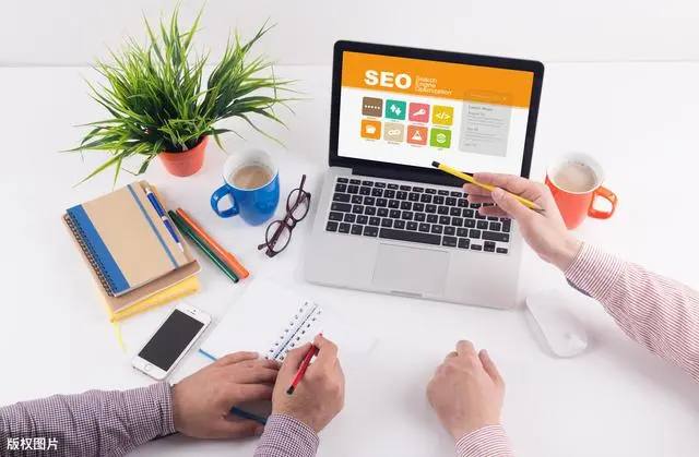 妈妈因病去世女儿狂转眼珠不让泪流